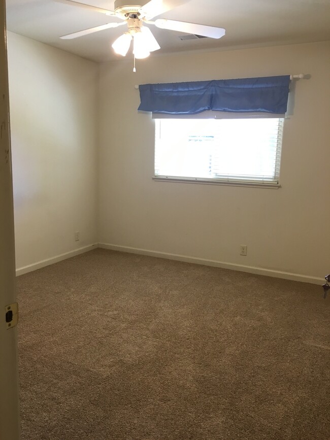Building Photo - 3 Bedroom Chico Home with 3 Car Garage!