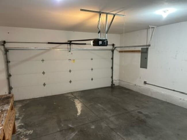 Building Photo - Bright & Spacious 3BR/2BA Home in SE Bend – Prime Location!