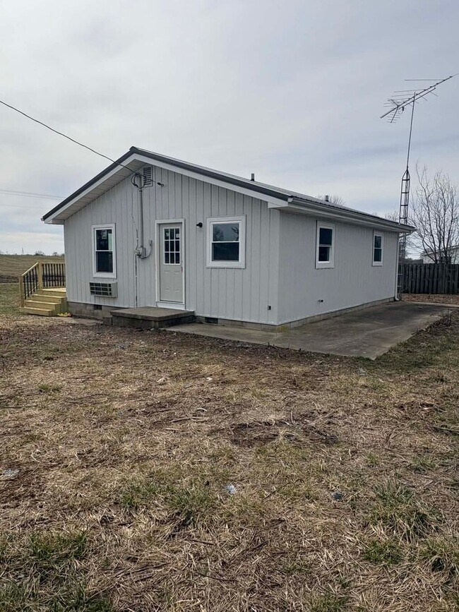 Building Photo - Modern Updates, Classic Comfort!