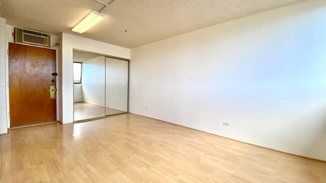 Building Photo - Available Now! Studio on Kinau Street with...