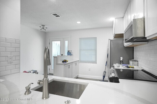 Building Photo - 145 Kristi Dr