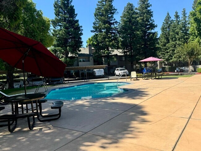 Building Photo - Charming 1 bedroom, 1 bathroom condo in Sacramento