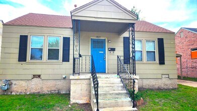 Building Photo - 1017 N Tabor Dr