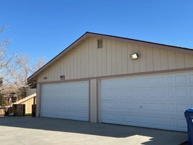 Large garage w/opener - 709 W Atkins Ave