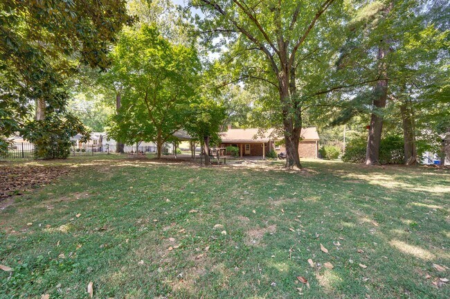 Building Photo - 5040 Stillwood Dr