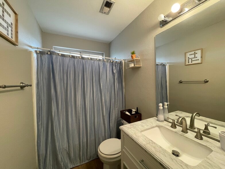 Building Photo - 10506 Tiger Way