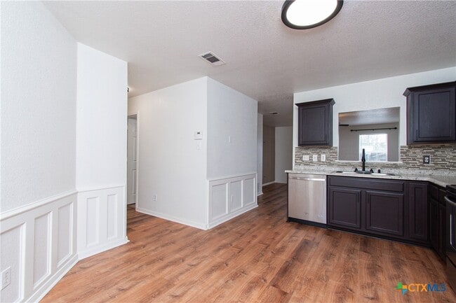 Building Photo - 1213 Fox Creek Dr