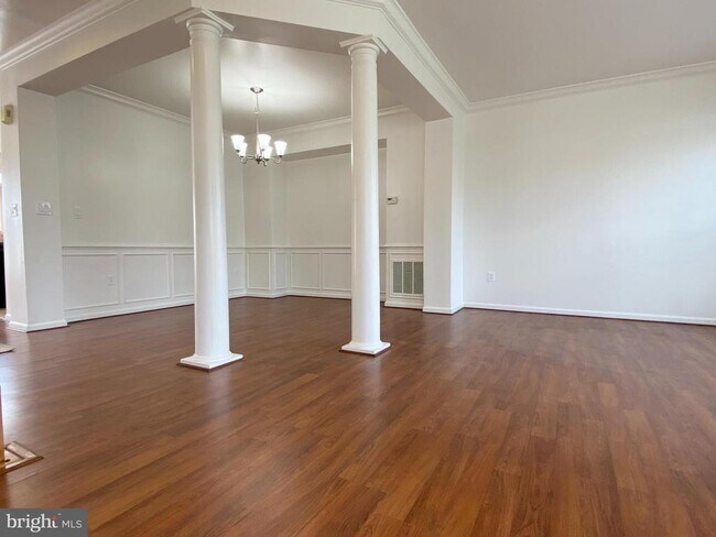 Building Photo - 5633 Sheals Ln