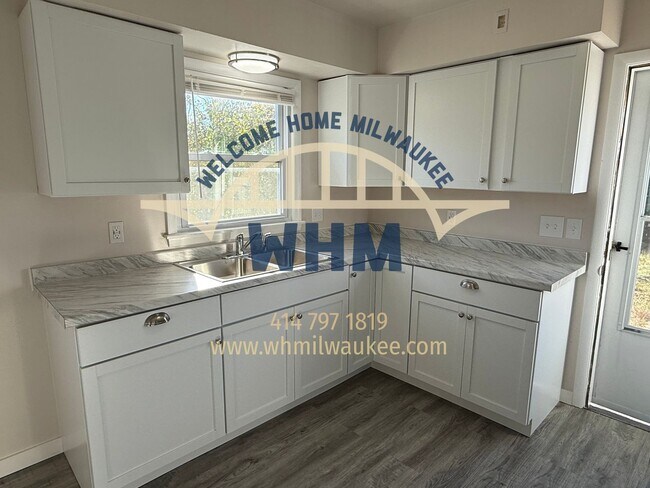 Building Photo - 4969 N 105th St