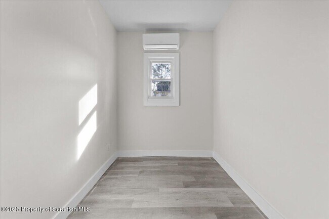 Building Photo - 840 Clay Ave