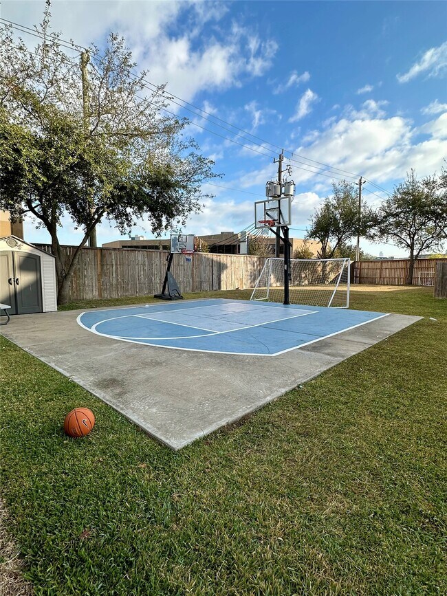 Building Photo - 7227 Laguna Villas