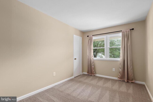 Building Photo - 13421 Delaney Rd