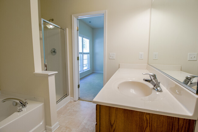 Building Photo - End Unit Townhome | First Floor Master | R...