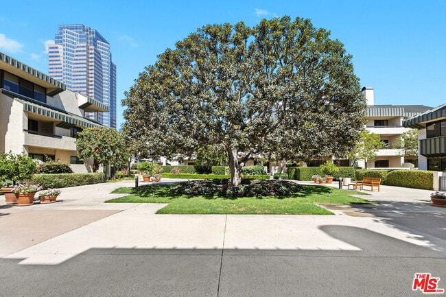 Building Photo - 2340 Century Hill