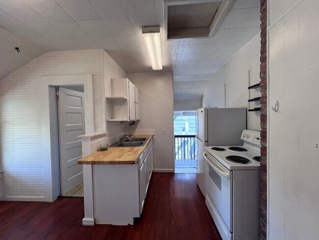 Building Photo - 2211 A St