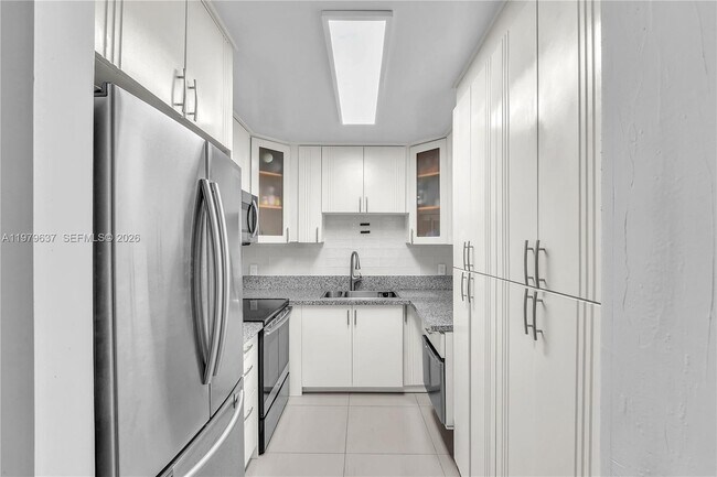 Building Photo - 860 NE 78th St