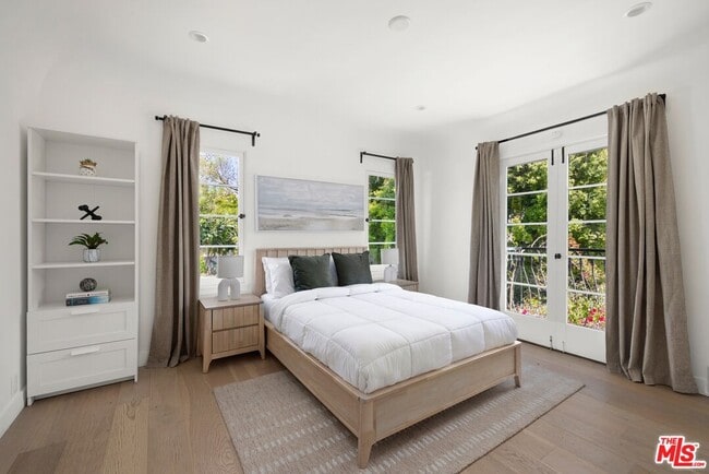 Building Photo - 712 N Rodeo Dr