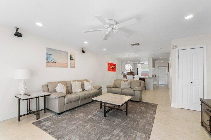 Building Photo - 842 SE 19th Ave