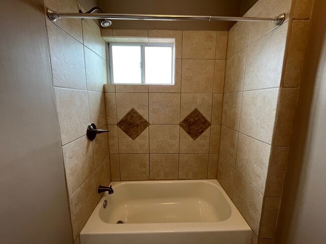 Building Photo - 350 Ophelia St