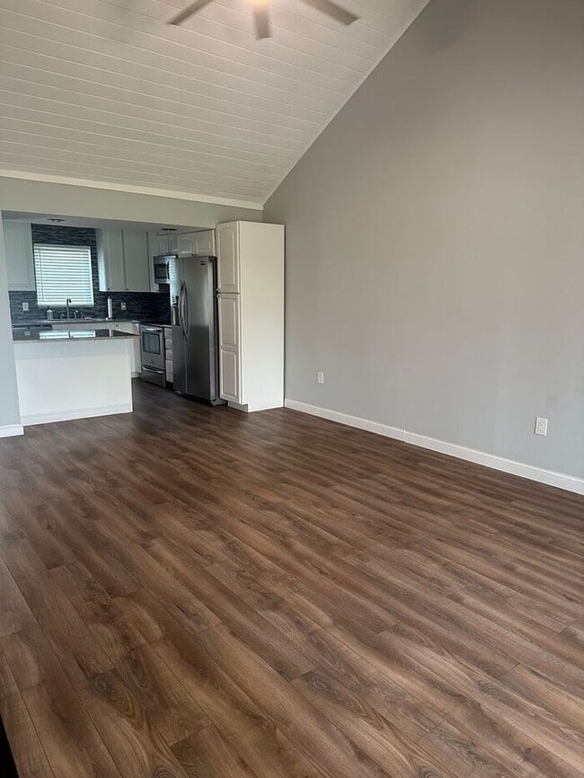 Building Photo - Cozy Condo in Errol Estates