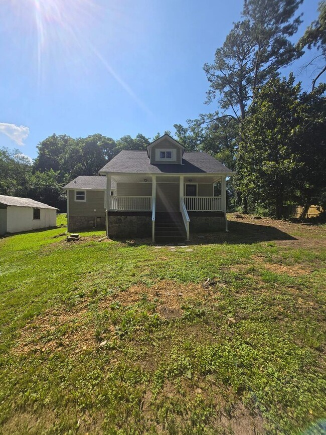 Building Photo - 3 Bedroom House: *Get $300 OFF your first ...