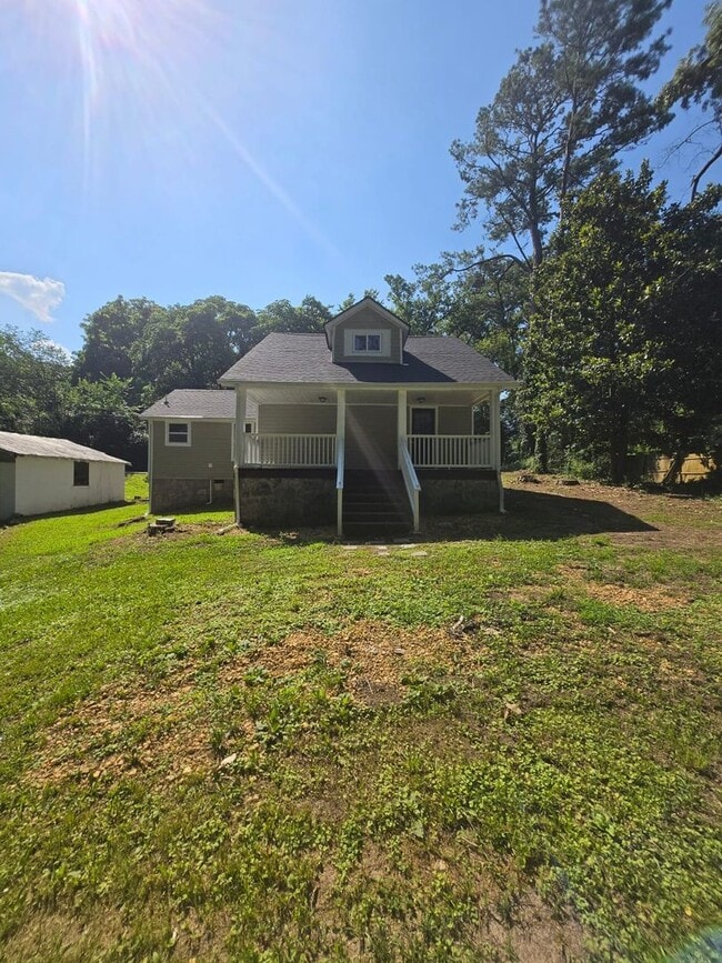 Building Photo - Spacious Single-Family Home in Chattanooga...