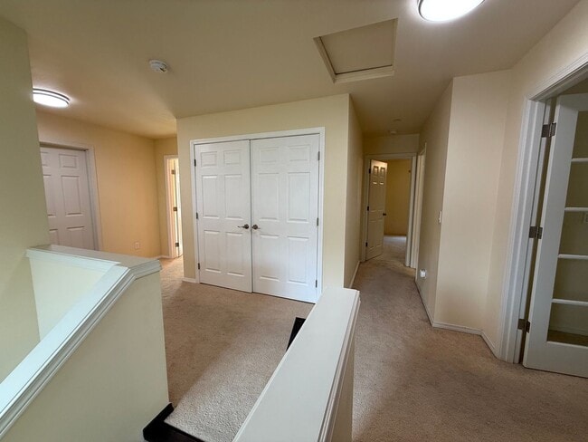 Building Photo - 4 Bedroom DuPont Home for Rent