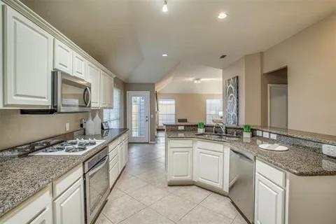 Building Photo - 4116 Pinewood Dr