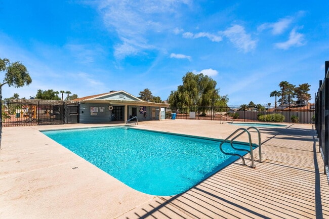 Building Photo - "Charming 3-Bed Oasis with 2 Full Baths in Vibrant Las Vegas - 1315 Sq Ft of Comfort!"