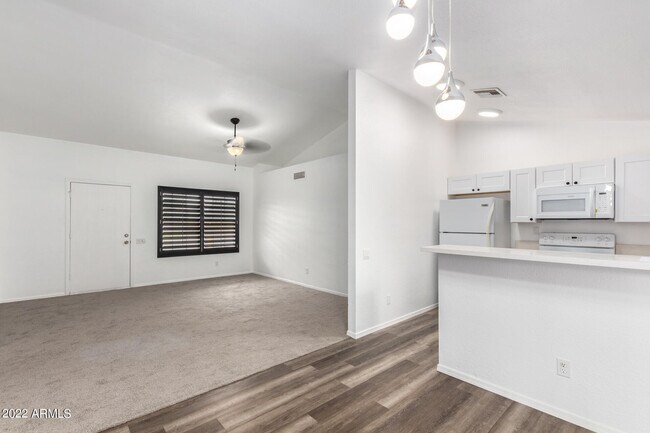 Building Photo - 19 W Piute Ave