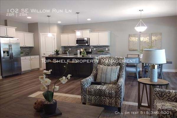 Building Photo - 2 bedroom, 2 bath Townhome
