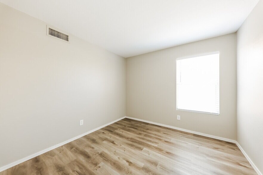 Building Photo - 9847 W Irma Ln