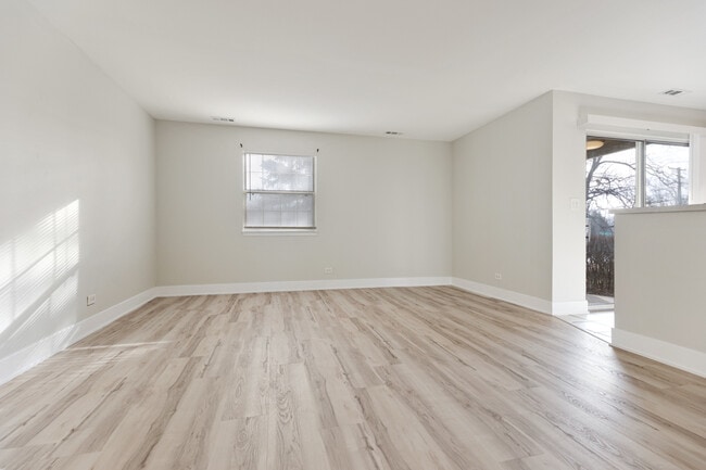 Building Photo - 3 N Victoria Ln