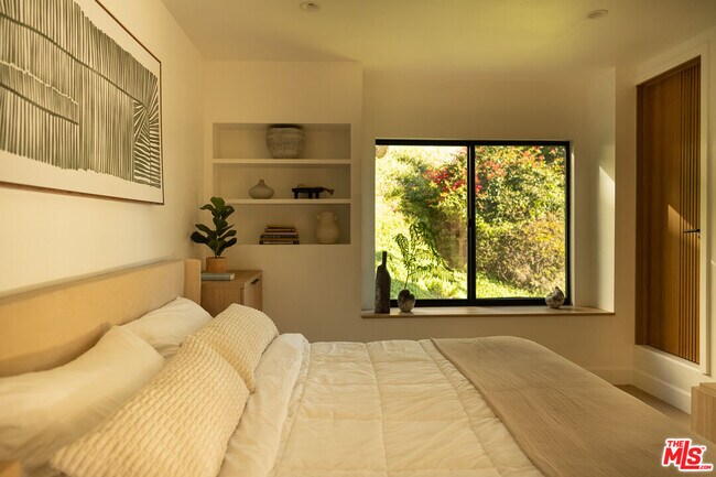 Building Photo - 7802 Torreyson Dr