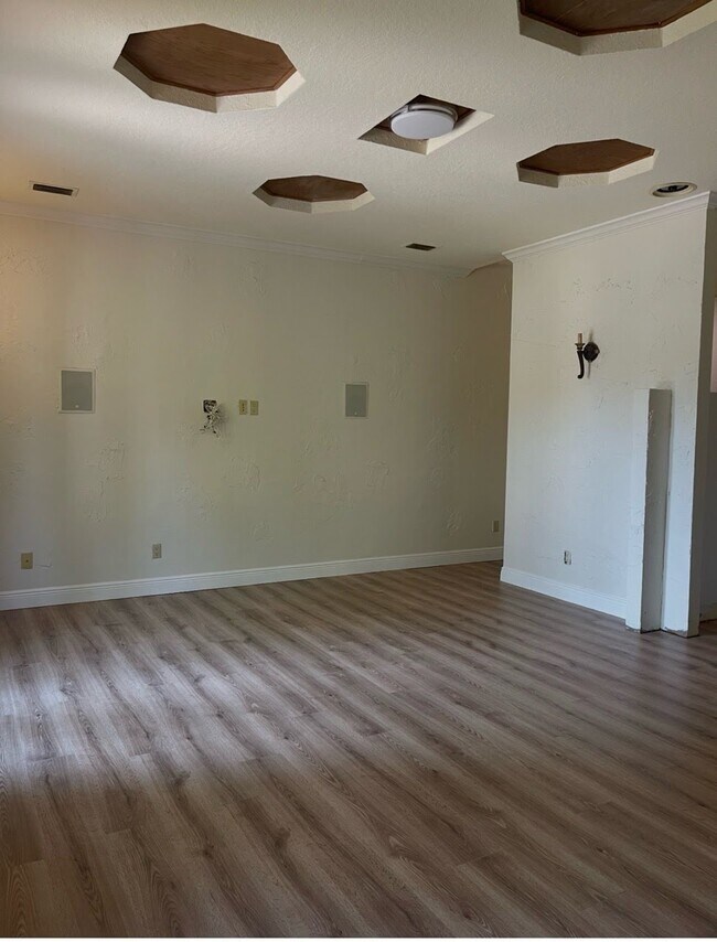 Building Photo - 406 Lillian Dr