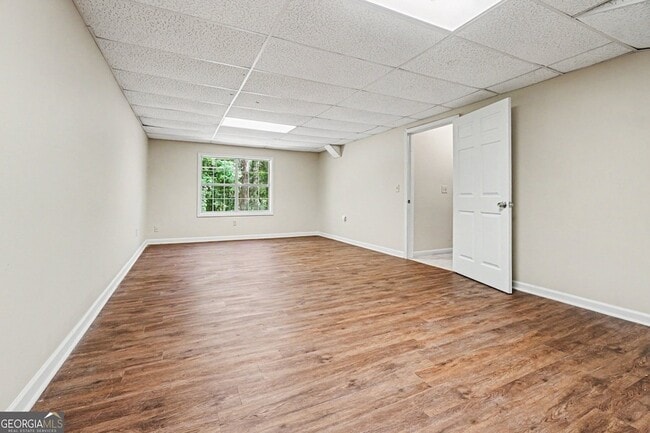Building Photo - 181 N Springs Dr