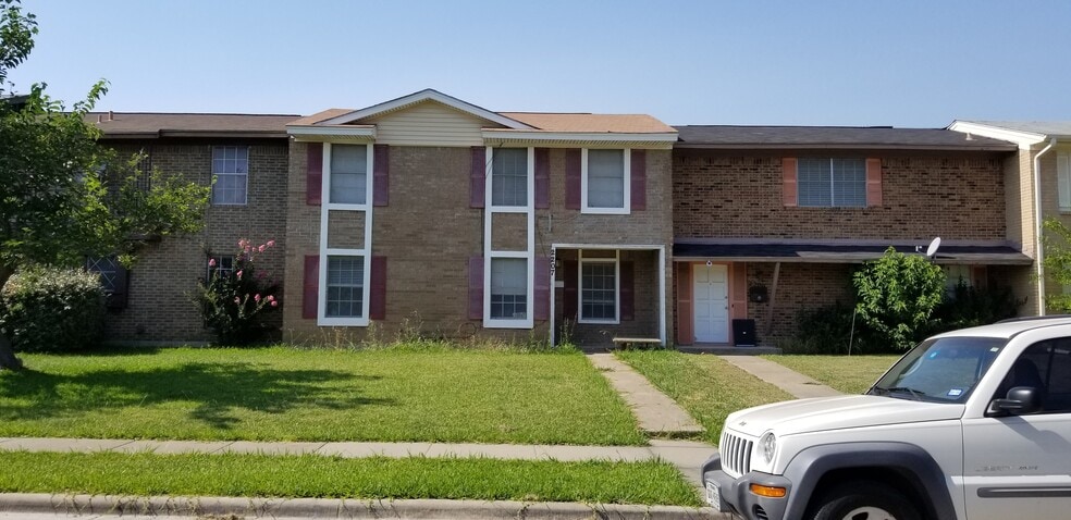 Primary Photo - 2207 Montclair Dr