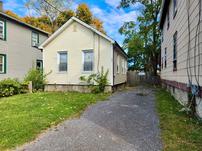 Primary Photo - Single Family home | 1 Bed 1 Bath | Off st...