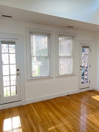 Building Photo - 58 Temple St