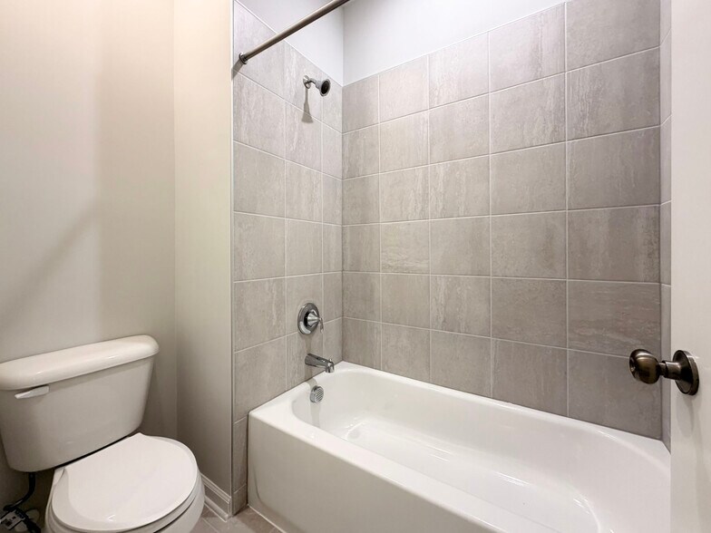 Building Photo - 2459 Englemann Dr