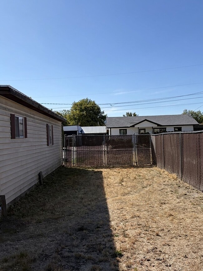 Building Photo - 2518 Tennessee Dr