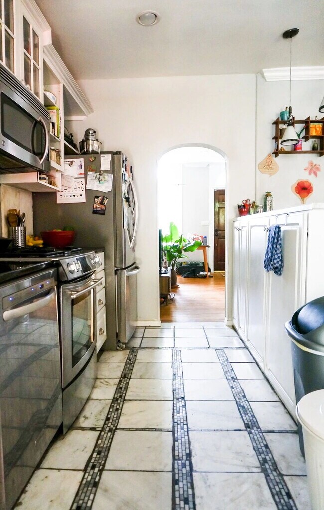 Building Photo - Fabulous 3BD/1BA/2HBA Townhome in Baltimore