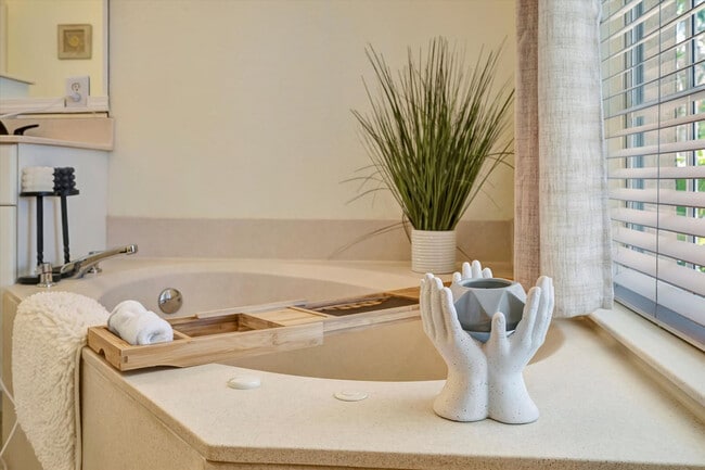 Building Photo - 19 Hoffer St