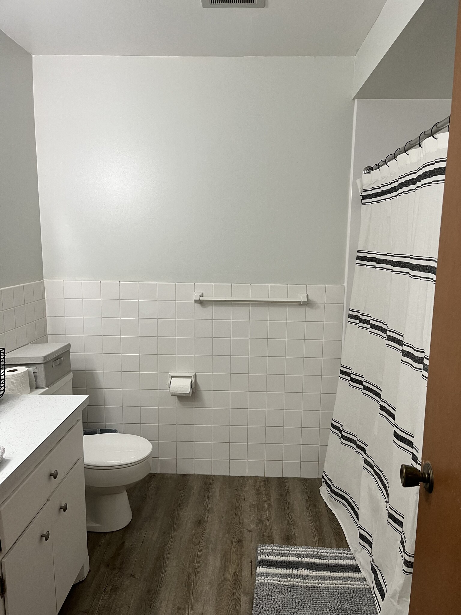 Full bath (downstairs) - 4995 Tyler St NE