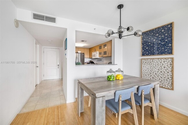 Building Photo - 2101 Brickell Ave