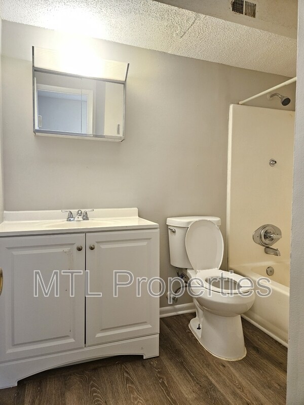 Building Photo - 1684 Eagles Pl