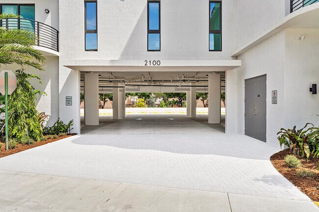 Building Photo - 2100 Miami Rd