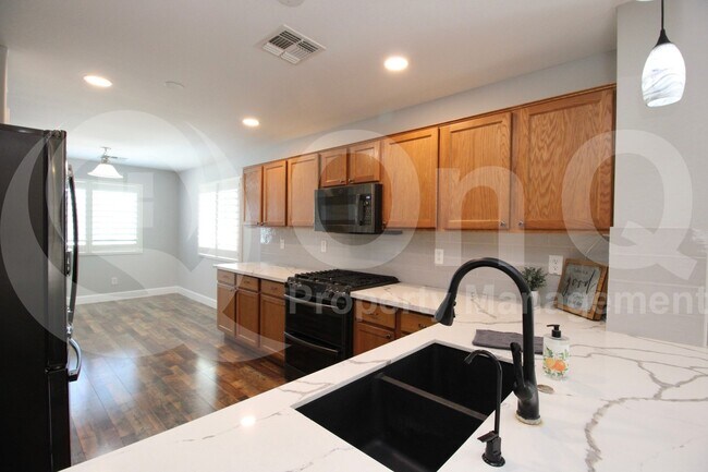 Building Photo - 2009 E Lindrick Dr