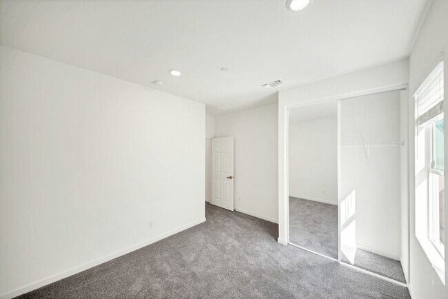 Building Photo - 41207 Alegria Ln