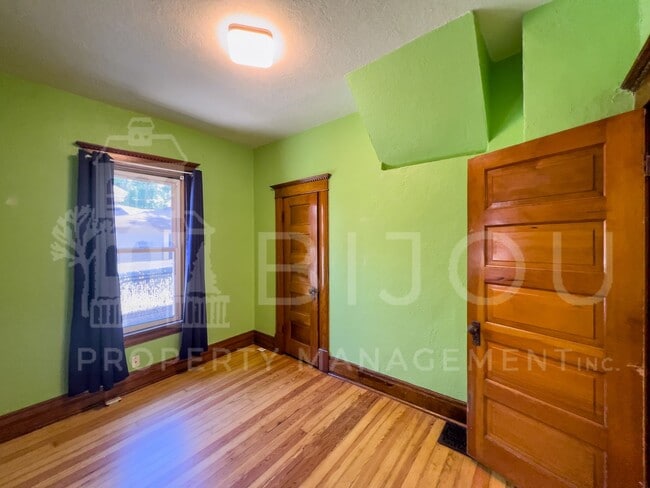 Building Photo - Patty Jewett Bungalow